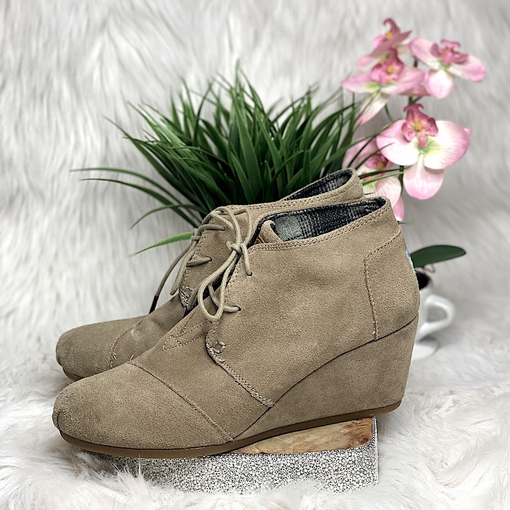 Toms wedge sneakers! Great condition